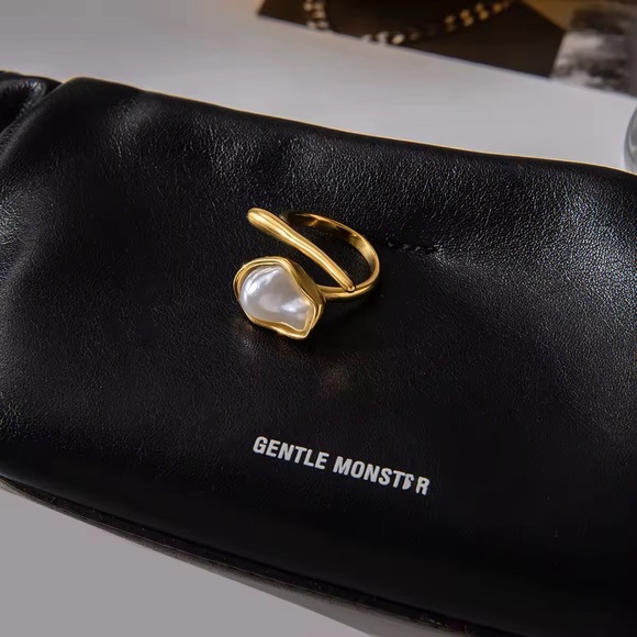 18K Gold Plated Chunky Pearl Ring - Picture 6 of 8